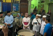 Tradisi Berbagi Bubur Samin Masjid Darussalam Solo Kembali Digelar