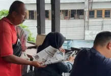 Kisah Slamet: Penjual Koran Pasar Gede yang Target 3 Kali Khatam Al-Qur'an