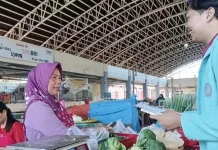 Menjalankan Ibadah Puasa Tak Jadi Kendala Jualan Sayur
