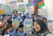 Ratusan Pelajar MI Salamah Karanganyar Gelar Pawai Tarhib