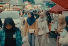 Berburu Takjil di Jalan Garuda Mas, Momen Hangat di tengah Macet