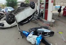 Laka Lantas Beruntun Mobilio Terbalik di SPBU Bener, 7 Korban Luka