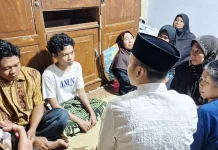 Kunjungi Rumah Duka Petugas TPA Putri Cempo, Respati Sampaikan Belasungkawa