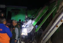 Teras Rumah Warga Mojogedang Roboh, Diduga Konstruksi Tak Standar