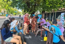 Cek Kesehatan Gratis di CFD Slamet Riyadi Tetap Ramai meski Bulan Ramadan