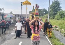 Ribuan Umat Hindu melakukan Upacara Melasti di Umbul Geneng Klaten