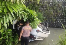 Mobil Terjun ke Jurang Polisi Evakuasi Pengemudi Penumpang