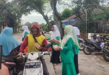 Peringati Nuzulul Qur'an, Srikandi NU Tanon Tebar 1.000 Paket Takjil