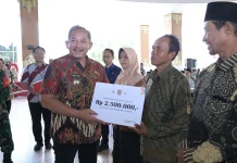 Apresiasi Pengabdian, Pemkab Karanganyar Cairkan Insentif RT dan RW