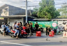Aksi Sosial Ramadan, Karang Taruna Ngringo Bagikan 1.000 Takjil