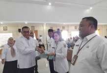 Isi Formasi Kosong, Disdikbud Karanganyar Serahkan 135 SK Kepsek