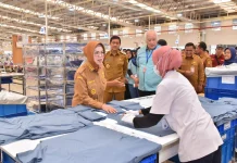 Pastikan Pembayaran THR, Bupati Sukoharjo Lakukan Sidak di Dua Perusahaan