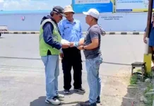 Sasar Tukang Becak dan Sopir Taksi, Wawan Pramono Salurkan Zakat di Colomadu