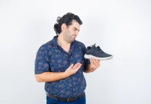 Penyebab Sepatu Bau dan Cara Perawatannya