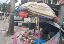 Penjual Bunga Tabur Inspirasi Perempuan Tangguh