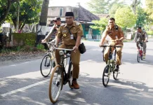 Bersepeda ke Kantor Pemda Terpadu, Bupati Sragen Awali Kampanye Hemat Energi