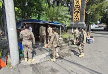 Disidak Bupati, Sejumlah Lapak PKL di Jalan Pemuda Klaten Diamankan Satpol PP