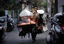 Angkringan Pikul Mbah Senen, HIK Otentik yang Bertahan di Era Modernisasi