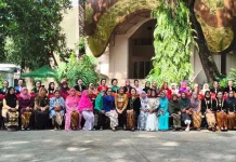 Komunitas Pecinta Kebaya Solo Gelar Pertemuan dan Aksi Sosial di Balekambang