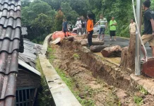 Hujan Lebat, Talud di Desa Ngemplak Karangpandan Ambrol Timpa Dapur Warga