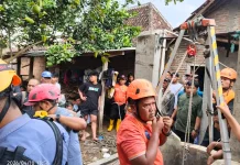 Dramatis, Evakuasi Pria Disabilitas Mental Tercebur Sumur 20 M di Sragen