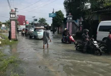 Banjir Rendam Jalan Raya Baki-Manang, Lalu Lintas Tersendat