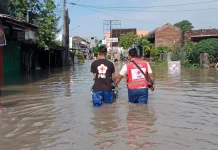 Bantu Korban Terdampak Banjir, PMI Solo Kerahkan Ambulans hingga Relawan