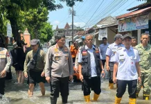 Polresta Surakarta Siagakan Pasukan dan Perahu Karet di Titik Banjir