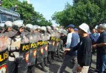 Latih Pengendalian Massa, Polres Karanganyar Simulasi Pengamanan Unjuk Rasa