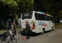 Cegah Laka Lantas, Tim Sparta Tangani Bus Mogok di Jalan Adi Sucipto