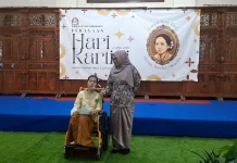 Aska Nyalakan Semangat Kartini lewat Puisi dari Atas Kursi Roda