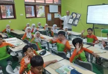 Belajar PAI Makin Interaktif dengan Layar Sentuh IFP