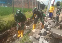 Panas Terik Tak Surutkan Semangat Warga dan TNI Kejar Target TMMD di Sragen