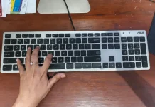 Cegah Jari Pegal saat Mengetik Lama
