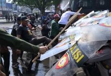 Sispam Kota Polres Karanganyar, Simulasikan Penanganan Demo Humanis