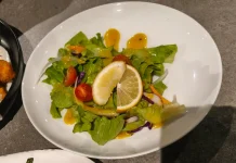 Mengolah Salad Sayur yang Aman Dikonsumsi Ibu Hamil