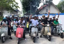 Riding Vespa Tutup The Smallframe Big Culture Fest