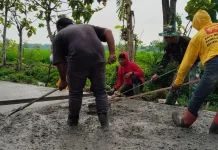 Satgas TMMD Sragen Manfaatkan Pengecoran Jalan sebagai “Fitnes” Gratis