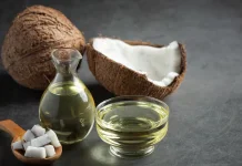 Membuat Minyak Kelapa Sendiri di Rumah