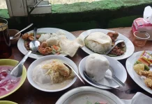 Nasi, Lauk, dan Kenangan: Sensasi Kondangan di dalam Resto