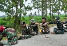 Solidaritas Satgas TMMD Terjalin Lewat Pijat Sederhana