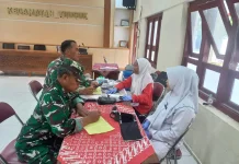 Wujud Kemanusiaan, TNI dan Masyarakat Trucuk Ramaikan Aksi Donor Darah