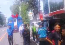 Dishub Solo Geser Mobil yang Hampir Tertemper Kereta Bathara Kresna