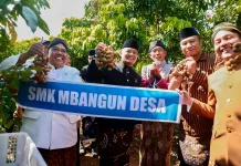 Pimpin Upacara Hardiknas di SMKN Kedawung, Gubernur Puji Inovasi Ketahanan Pangan