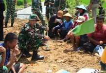 Dansatgas TMMD Sragen Lesehan Bersama Warga Serap Aspirasi