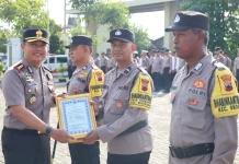 Apel Commander Wish, Kapolres Sukoharjo Beri Reward Bhabinkamtibmas Berprestasi