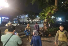 Efek Jera, Satpol PP Solo Tahan Kursi Coffee Shop yang Menyalahi Aturan
