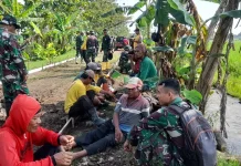 Canda Tawa Satgas TMMD Warnai Suasana Pembangunan di Desa Puro