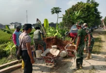 Wujudkan Kemanunggalan, Satgas TMMD Sragen dan Warga Kebut Pengecoran Jalan