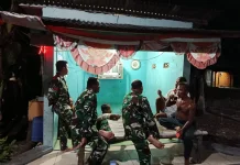 Satgas TMMD Kodim Sragen Ikut Ronda Malam Bersama Warga